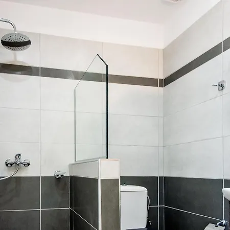 Xenia Ionis Luxury 3* ליקסורי