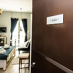Xenia Ionis Luxury 公寓式酒店 3*